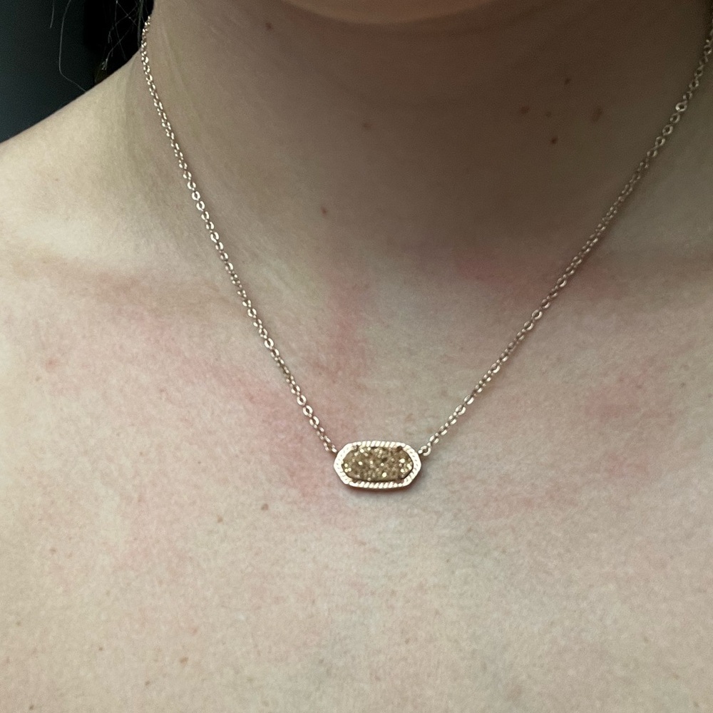 Rose gold Kendra Scott necklace